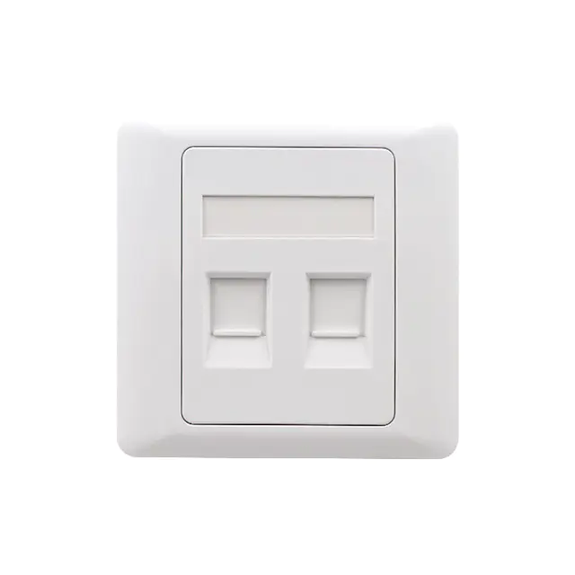 Wat zijn de voordelen van het gebruik van netwerk -facePlates met modulaire aansluitingen of inzetstukken voor eenvoudiger aanpassing?